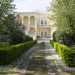 Villa Rotondo, edificata nel 1912 e che dopo aver ospitato una scuola materna negli anni 40 ora  sede di una discoteca.  Allelegante edificio di color crema si accede attraverso una scalinata che si trova a sinistra della struttura 